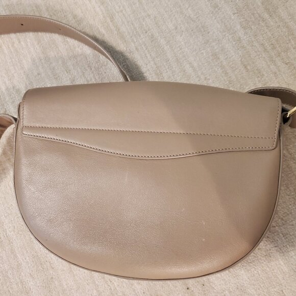 Cuyana half moon shoulder bag in Taupe - Picture 6 of 8